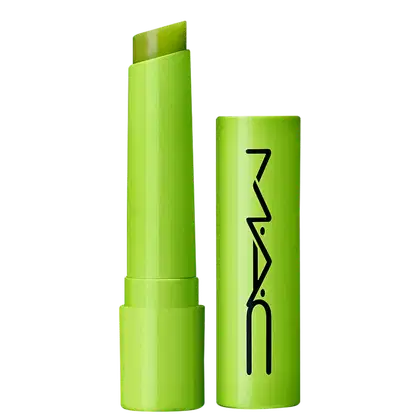 A imagem mostra uma embalagem de balm labial, cilíndrica, toda verde limão, com a tampa ao lado, também toda verde limão com a logo da marca MAC, escrito em preto. Tem um pouco do balm, também verde limão, à mostra.