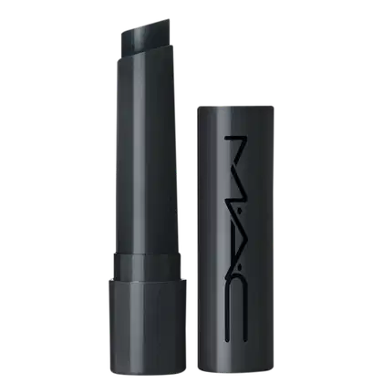 A imagem mostra uma embalagem de balm labial, cilíndrica, toda preta, com a tampa ao lado, também toda preta com a logo da marca MAC, escrito em preto. Tem um pouco do balm, também preto, à mostra.