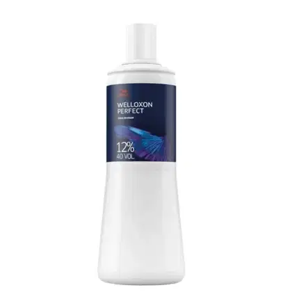 Frasco branco de produto de beleza Welloxon Perfect, com rótulo azul escuro e texto indicando 12% de volume de 40 VOL. O produto é apresentado em embalagem cilíndrica com tampa branca.