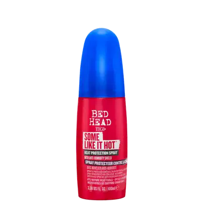 Frasco de spray protetor térmico da linha Bed Head da TIGI, com design em azul e vermelho, contendo o texto "Some Like It Hot" e informações sobre proteção contra umidade.