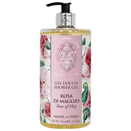 Gel de banho em frasco transparente com bomba doseadora preta. Embalagem retangular com líquido amarelo claro. Rótulo rosa com ilustrações de rosas vermelhas e folhas verdes.