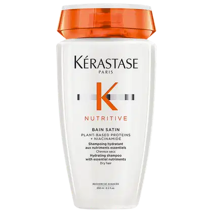 Frasco branco com tampa laranja da marca Kérastase do shampoo Nutritive Bain Satin 250ml com proteínas vegetais e niacinamida, indicado para cabelos secos.