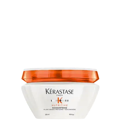 Frasco branco com tampa laranja da linha Nutritive da Kérastase, contendo 200 ml de máscara capilar à base de proteínas vegetais e niacinamida.