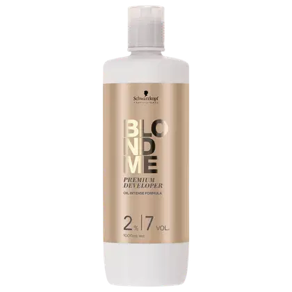 Frasco de plástico branco e dourado da linha Blondme da Schwarzkopf, contendo um produto de desenvolvimento de cabelos loiros com fórmula de óleo intenso e teor alcoólico de 2,7% vol.