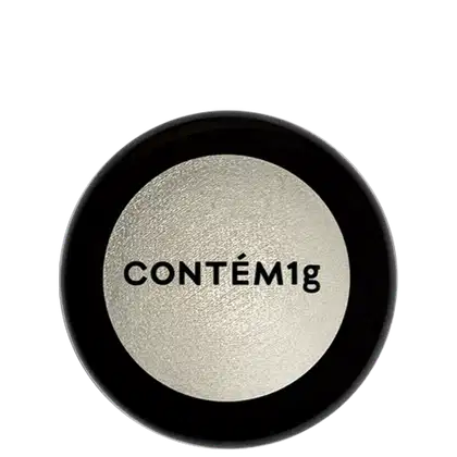 A imagem mostra uma embalagem de pó iluminador cor dourada mais clara e no centro, a logo da marca em preto.