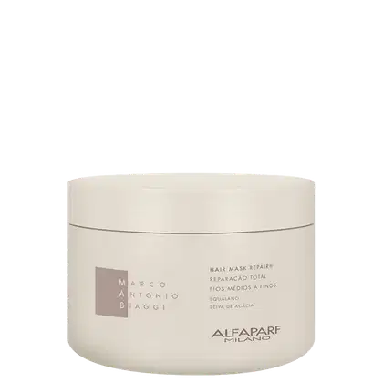 A imagem mostra a máscara Repair Mask 300g da marca MAB Marco Antônio de Biaggi by Alfaparf Milano. O produto vem em uma embalagem cilíndrica na cor branca, com o logotipo e informações do produto: reparação total para fios médios a finos.