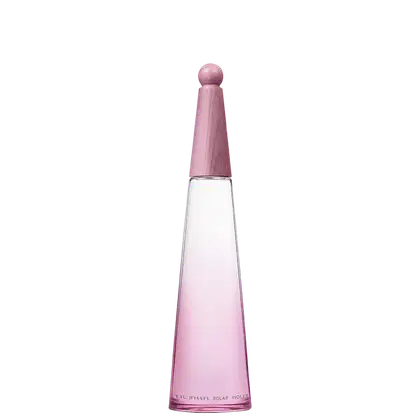 A imagem mostra o frasco de perfume alongado e possui um formato cônico invertido com uma esfera arredondada no topo. O frasco tem uma coloração rosa claro e está impresso o nome "L'Eau d'Issey Solar Violet", nome e marca da fragrância.