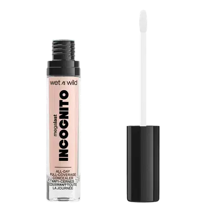 A imagem mostra um corretivo líquido da marca de cosméticos Wet n Wild chamado "Incognito". O produto é descrito como "Cobertura Total o Dia Todo" e apresenta um aplicador em forma de pincel integrado à embalagem.