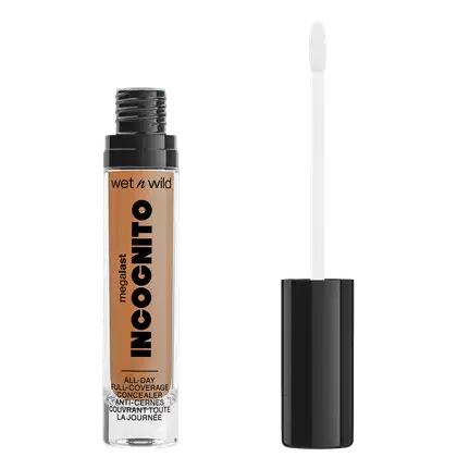 A imagem mostra um corretivo líquido da marca de cosméticos Wet n Wild chamado "Incognito". O produto é descrito como "Cobertura Total o Dia Todo" e apresenta um aplicador em forma de pincel integrado à embalagem.