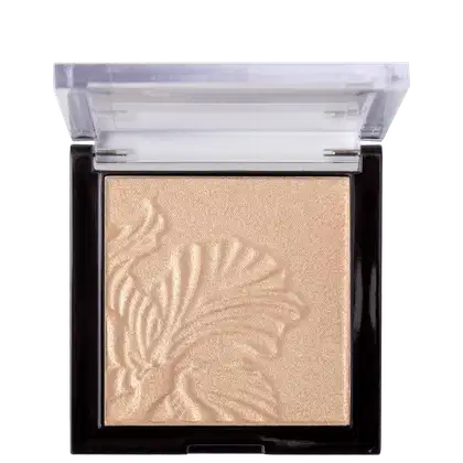 O produto vem em uma embalagem plástica transparente com tampa basculante que permite ver o produto. A cor do pó prensado é um tom bege rosado brilhante com uma bela estampa repuxada no design de folhas na superfície do pó.