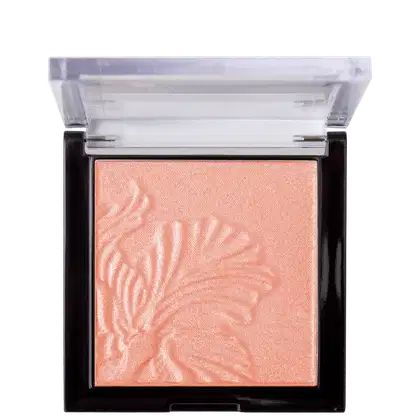 O produto vem em uma embalagem plástica transparente com tampa basculante que permite ver o produto. A cor do pó prensado é um tom rosado brilhante com uma bela estampa repuxada no design de folhas gravado na superfície do pó.