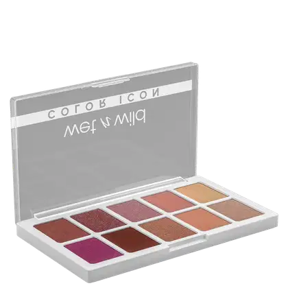 A imagem mostra uma paleta de sombras da marca de maquiagem Wet n Wild. É uma paleta compacta contendo 10 diferentes tons de sombras prensadas, variando de cores como bege, marrom claro e rosa escuro.