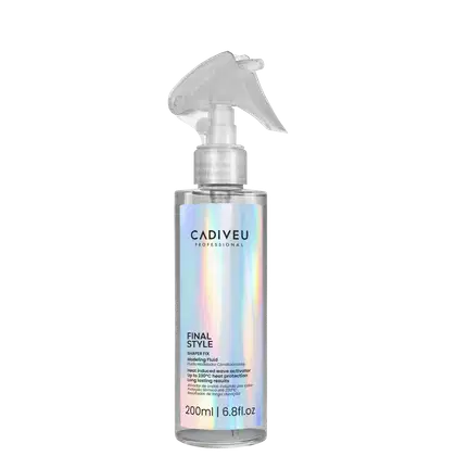 A imagem mostra o Fluido Modelador Cadiveu Professional Final Style Shaper Fix 200ml, frasco transparente com spray borrifador, tons prateados e texto em preto. Traz as informações: ativador de ondas induzido pelo calor, proteção térmica e longa duração.
