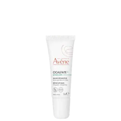 Na imagem mostra um creme reparador de lábios destinado a hidratar e tratar lábios ressecados ou irritados. O tubo é branco e traz as informações em francês, como "Baume Réparateur" (Bálsamo Reparador) para lábios danificados.