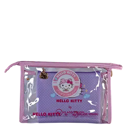 A imagem mostra um nécessaire com detalhes rosa e lilás, de plástico transparente em formato retangular com um rótulo arredondado da Hello Kitty no centro. Na parte de dentro é possível ver uma bolsinha menor, com estampa colorida do mesmo tema.