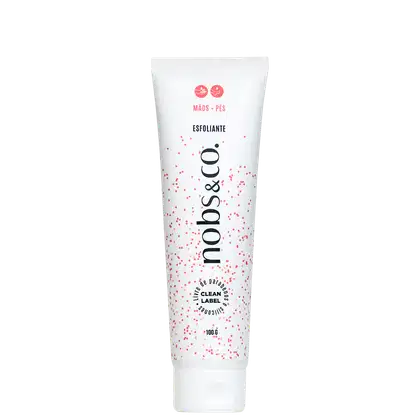 Embalagem em tubo plástico branco com detalhes em vermelho. O rótulo apresenta o nome da marca "Nobs & Co" em letras pretas, a palavra "Esfoliante" em letras maiores e o selo "Clean Label" indicando produtos naturais
