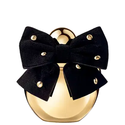 Perfume Nina Ricci frasco em formato redondo dourado com uma grande laço preto de veludo adornado com pequenos detalhes metálicos dourados. O frasco tem uma forma arredondada e lustrosa, com o laço envolvendo-o de maneira elegante e sofisticada.