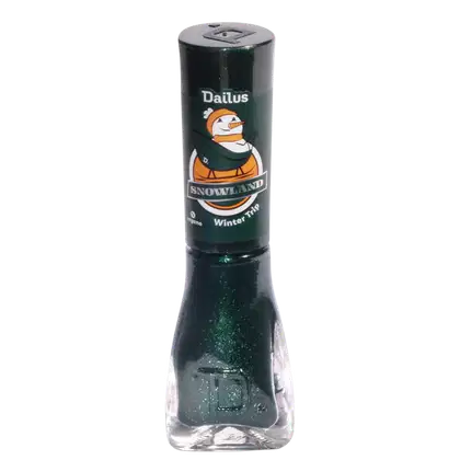 Esmalte cremoso da marca Dailus, cor Winter Trip. O frasco é pautado por tons de verde escuro, contendo um boneco de neve no rótulo de sua tampa.