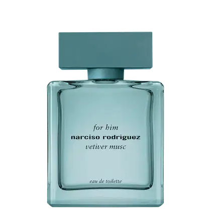 Perfume masculino em frasco retangular de vidro transparente na cor azul claro. Tem uma tampa quadrada na mesma cor. Na frente do frasco, está impresso em letras pretas "for him narciso rodriguez vetiver musc" e "eau de toilette" na parte inferior.