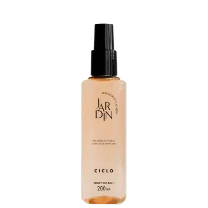 Frasco spray transparente com tampa preta. É possível ver o líquido amarelo dentro.