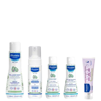 4 embalagens de produtos Mustela dispostos lado a lado.