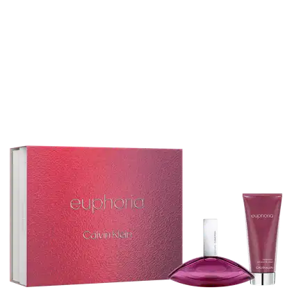 Frasco de perfume rosa escuro em formato de gota alongada horizontal. Caixa retangular texturizada na cor rosa vibrante com o nome "euphoria" em letras brancas. Frasco menor de loção corporal na mesma tonalidade.