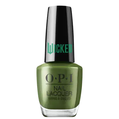 Produto de esmalte de unhas OPI da linha Wicked. Frasco de vidro transparente com tampa preta. O esmalte tem uma cor verde escuro intenso. O rótulo exibe o logotipo OPI em letras pretas, com o nome "Wicked" em verde na tampa.