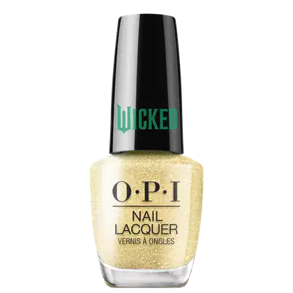 Produto de esmalte de unhas OPI da linha Wicked. Frasco de vidro transparente com tampa preta. O esmalte tem uma cor dourado suave. O rótulo exibe o logotipo OPI em letras pretas, com o nome "Wicked" em verde na tampa.