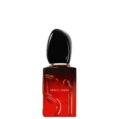 O frasco possui um formato retangular com uma tampa oval, com a marca "Giorgio Armani" impressa em destaque. A cor predominante é o vermelho escuro, com um acabamento brilhante.
