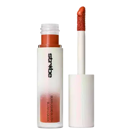 Blush Líquido M·A·C Strobe Lavalite com a tampa ao lado, mostrando a cor do produto