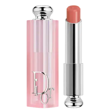 Possui uma embalagem rosa clara com detalhes prateados, incluindo o logotipo da marca.