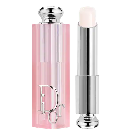 Possui uma embalagem rosa clara com detalhes prateados, incluindo o logotipo da marca.
