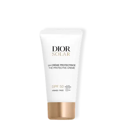 A embalagem é um tubo branco com detalhes em dourado e o logotipo da Dior e o nome do produto em destaque. O tubo também exibe informações sobre o fator de proteção solar (SPF 50) e que se trata de um protetor solar para o rosto.