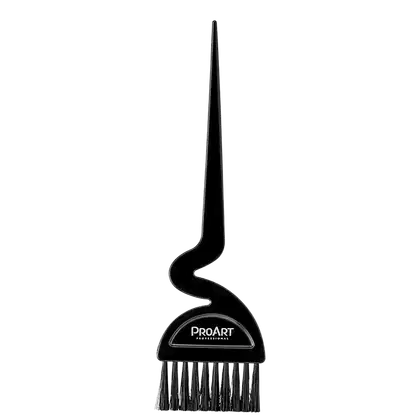 Pincel de aplicação profissional ProArt com cerdas longas e finas em formato cônico, em tom preto, com logotipo da marca ProArt destacado na base.