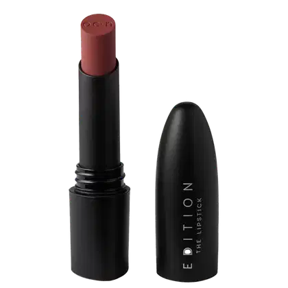 Batom cremoso Edition The Lipstick, da marca Océane. Cor vinho avermelhada.