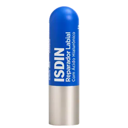 Produto de beleza ISDIN em embalagem cilíndrica azul e branca, com o nome "ISDIN Reparador Labial" impresso. O produto parece ser um bálsamo labial ou protetor labial.