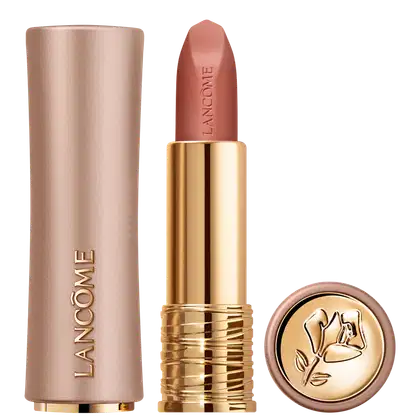 Embalagem dourada e rosa de um batom Lancôme, com o nome da marca e o produto "Lancome" impresso. O batom possui uma cor rosada e está em destaque, com uma tampa dourada.