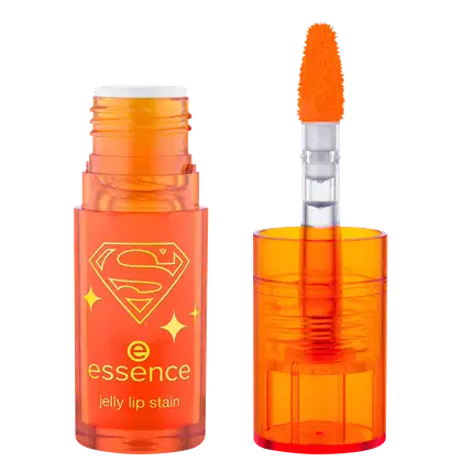 Frasco de lip tint em tom laranja da marca Essence. Aplicador em formato de pincel para aplicação precisa do produto.