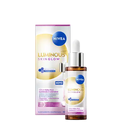 Caixa branca e azul da linha Luminous Skin Glow da NIVEA, contendo um frasco de vidro com um sérum para pele iluminada e uniforme, com ingredientes como Thiamidol e Aloe Vera.