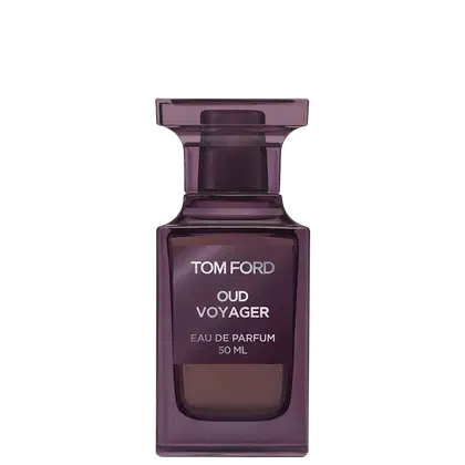 Frasco de perfume Tom Ford Oud Voyager, com embalagem roxa translúcida e rótulo em branco com o nome da fragrância. Produto de 50 ml de Eau de Parfum.