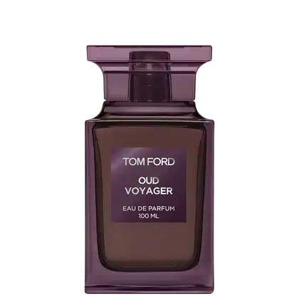 Frasco de perfume Tom Ford Oud Voyager, com embalagem roxa translúcida e rótulo em branco com o nome da fragrância. Produto de 50 ml de Eau de Parfum.