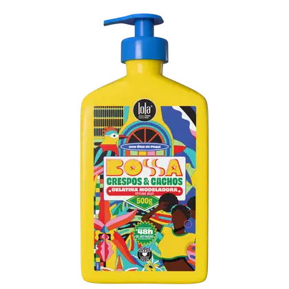 Frasco amarelo com bomba azul e rótulo colorido da marca Lola From Rio, contendo "Bossa Grespos & Cachos", uma gelatina modeladora para cabelos cacheados e ondulados.