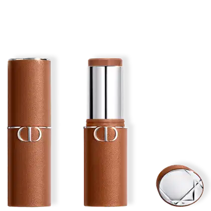 Bronzeador em Bastão Dior Forever Skin Bronze com detalhes prateados, é um tubo retangular com tampa, apresentando o logotipo da marca em destaque.