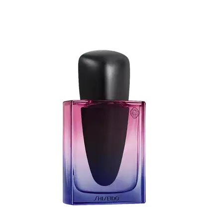 Frasco de item de perfumaria com formato cônico em vidro transparente com gradiente de cor rosa a azul. Rótulo preto com nome da marca "Shiseido" na parte inferior.