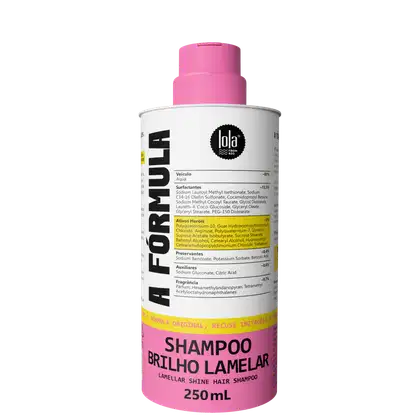 Frasco de shampoo rosa da marca Lola From Rio, com rótulo branco destacando o nome "Shampoo Brilho Lamelar" e informações sobre os ingredientes e benefícios do produto.