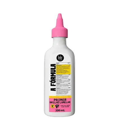 Frasco branco com tampa rosa da marca Lola From Rio contendo "Primer Brilho Lamelar", um primer para cabelos com brilho lamelar, com volume de 200 mL.