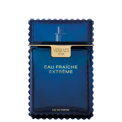 Frasco de perfume masculino Versace Eau Fraîche Extreme, com embalagem azul escura e detalhes dourados, exibindo o nome da marca e a descrição do produto.