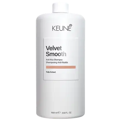Frasco branco da linha Velvet Smooth da Keune, contendo 1000 ml de shampoo anti-frizz com extrato de tulipa, com rótulo preto destacando o nome do produto.