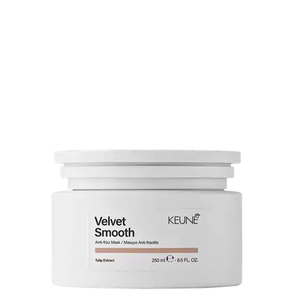 Frasco branco de máscara anti-frizz Velvet Smooth da Keune, com 250 ml de volume. O rótulo apresenta o nome do produto e a marca em destaque.