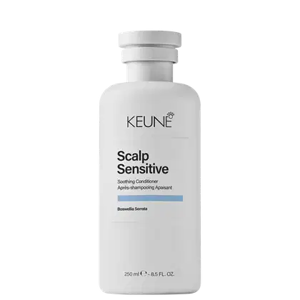 Frasco branco da linha Scalp Sensitive da Keune, com rótulo preto e azul claro.